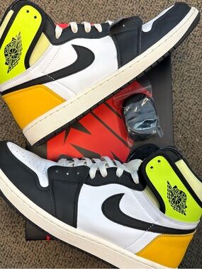 Jordan 1 Retro High White Black Volt University Gold